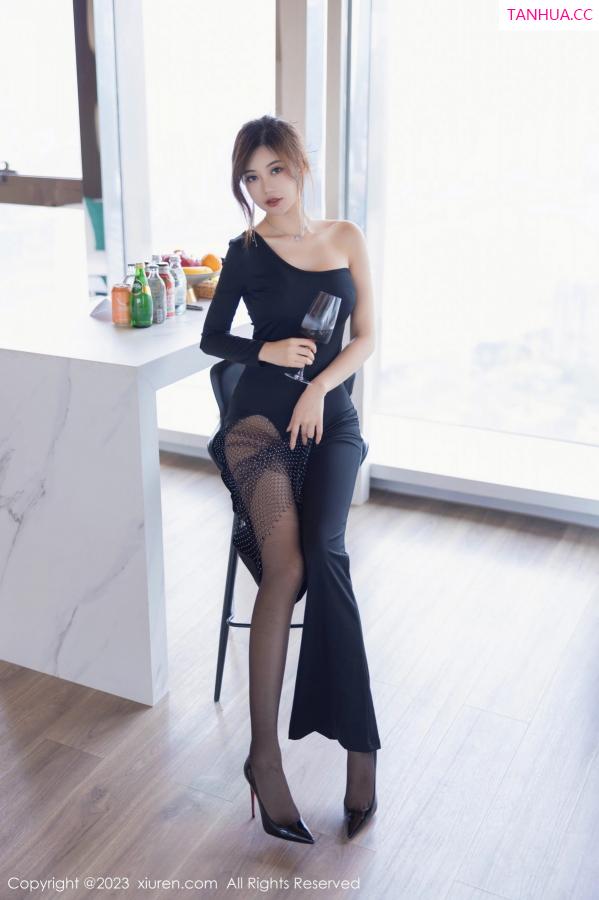綺裡嘉 绮里嘉 [XiuRen]高清写真图 2023.07.21 No.7117 绮里嘉ula 魅惑黑丝第33张图片